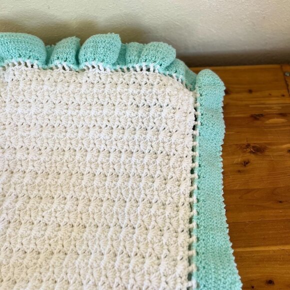 Handmade Green/White Unisex Crocheted Thick Double Ruffle Baby/Crib Blanket - Picture 4 of 9